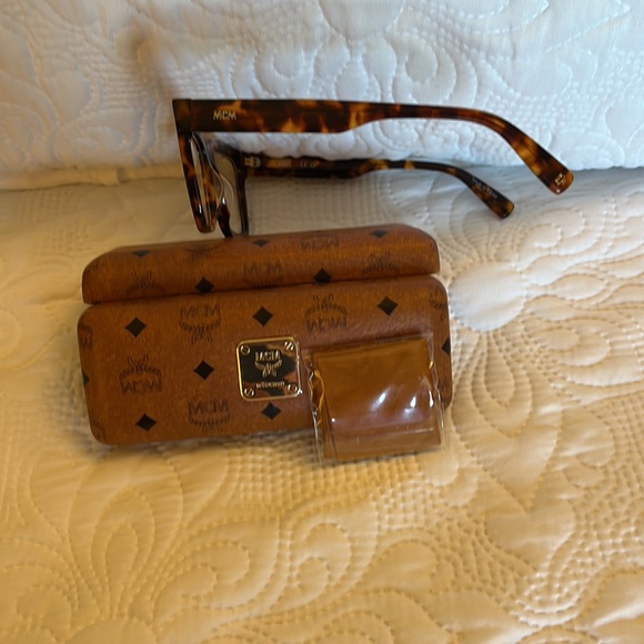 MCM Visetos Wallet and Glasses Bundle - Picture 12 of 14
